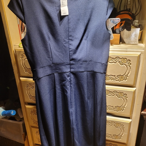 Dress - Picture 5 of 12